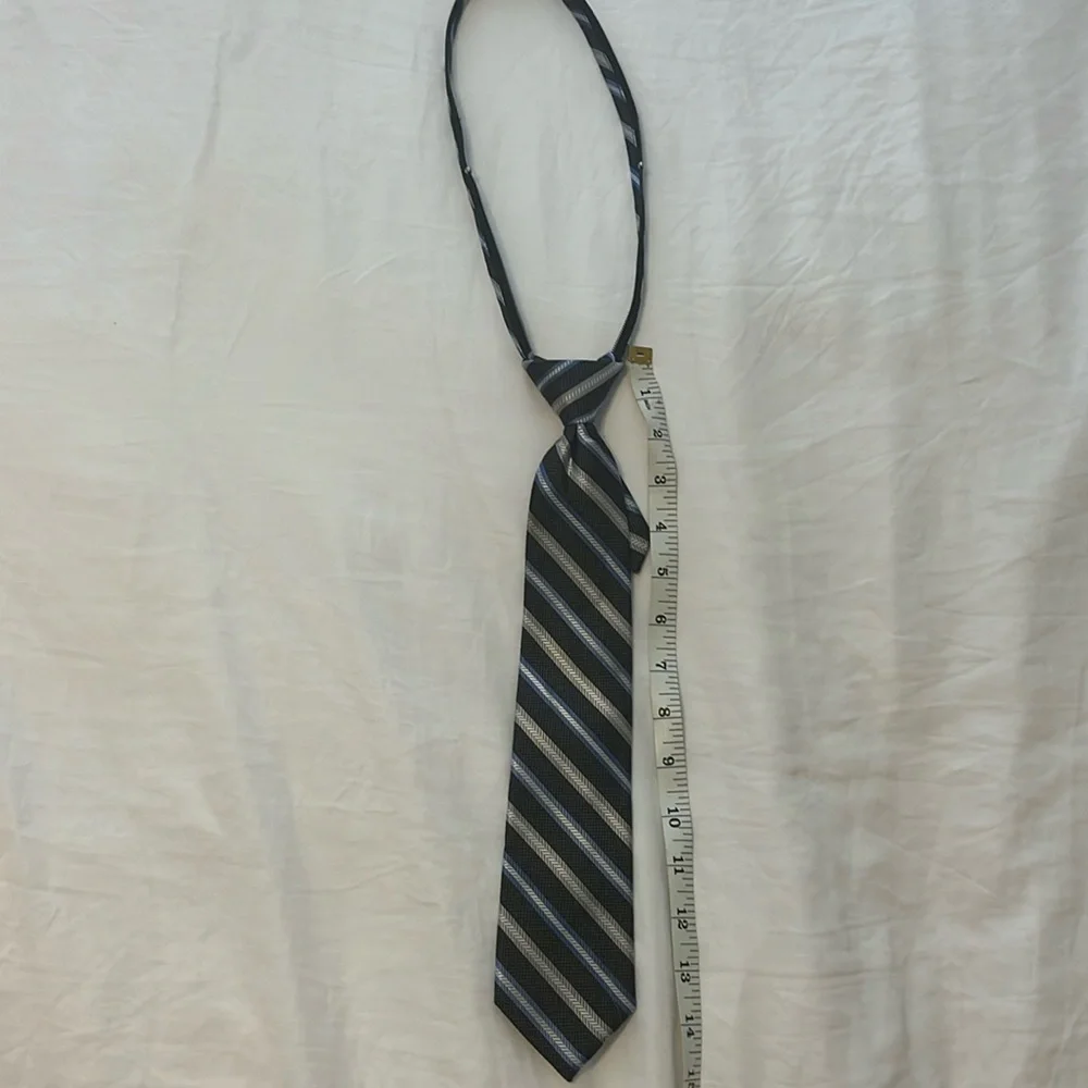 Perry Ellis easy adjustable tie for toddlers